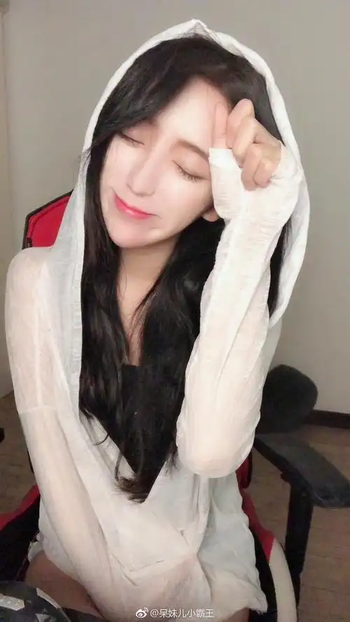 绝地求生:呆妹儿小霸王:"论敌我的吃鸡技术差距怎么这么大!