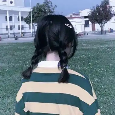 双马尾软妹背影女头