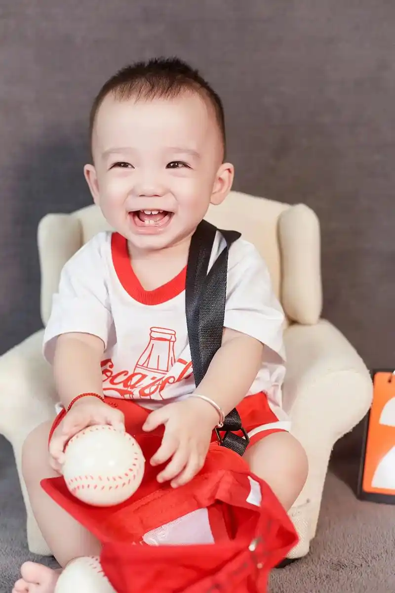 人类幼崽可爱视频 #小宝贝真棒 记录宝宝一岁照片. - 抖音