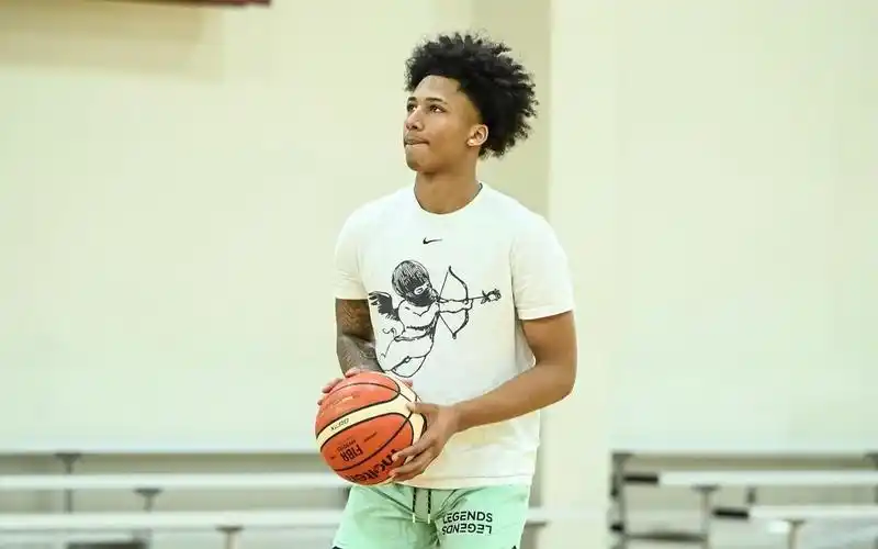 【中字】领略2023届天才后卫米奇威廉姆斯的篮球态度"confidential"