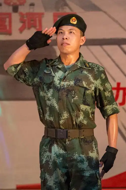 超燃丨八一这天河口县军警民共叙鱼水情