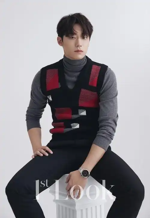 韩星李到晛最新杂志写真 秋冬造型帅气十足