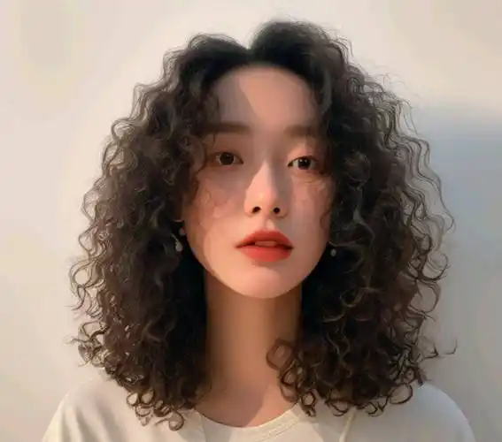 今冬长发女性发型别瞎剪,选这三种就对了,洋气修颜显气质_时尚_卷发