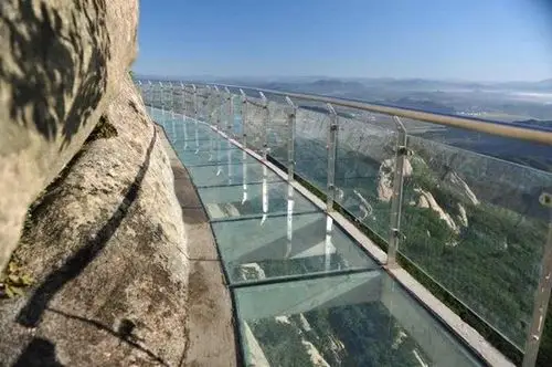天云山玻璃栈道