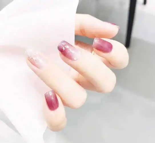 2021新款葡萄紫创意显白美甲 【图】