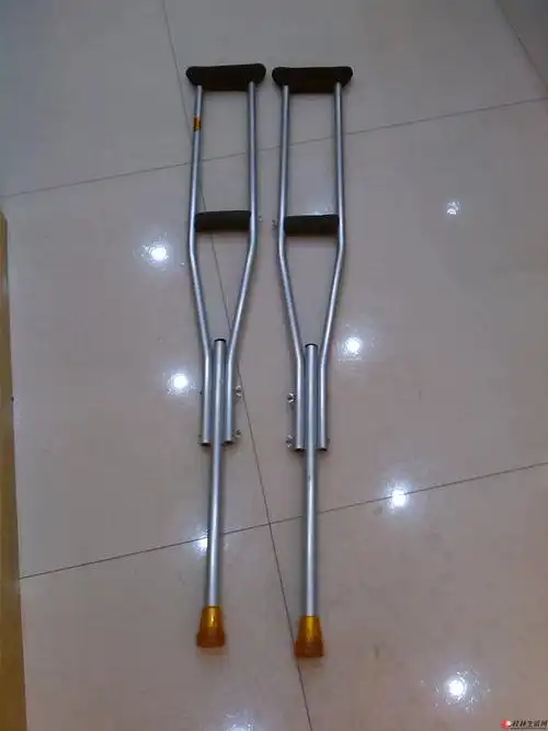 出售医用拐杖一副全新60元