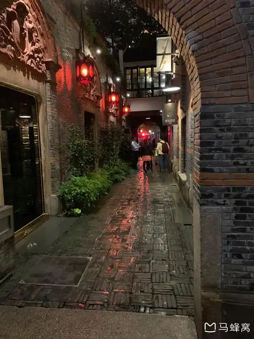 想拍一些复古或者有老上海特色的街道有推荐的吗