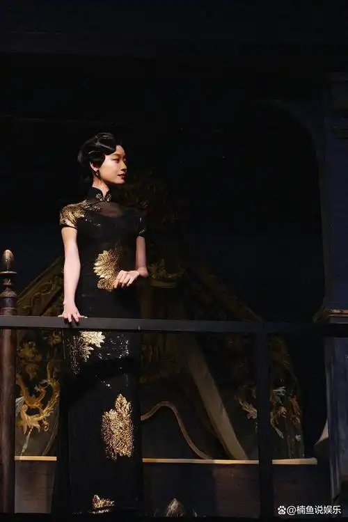 被倪妮的旗袍美到了,一颦一笑风情万种,梦回《金陵十三钗》