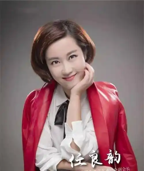 原创美女任良韵一个工科出身的人最后成为了安徽卫视的当家主持人