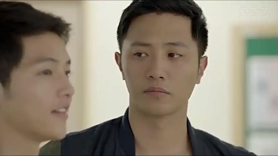 太阳的后裔男二鄙视脸