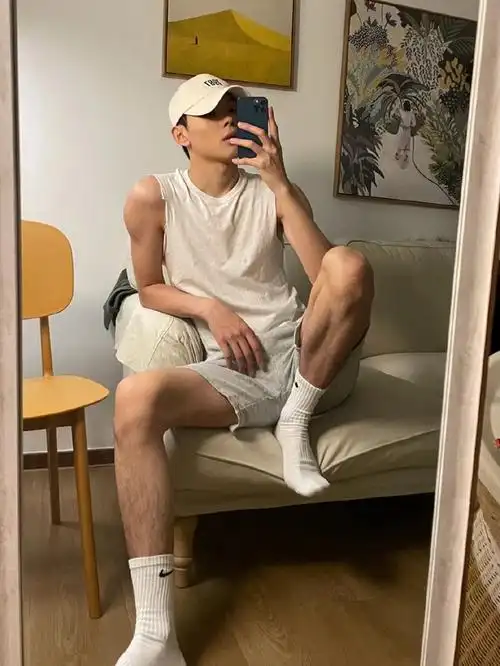 身材匀称的男生,穿衣服简直百搭,可盐可甜帅气逼人