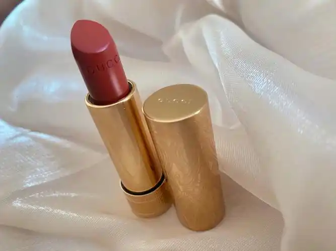 很微妙的红棕色棕调不多不少刚刚好不会过棕导致老成也不会过少导致