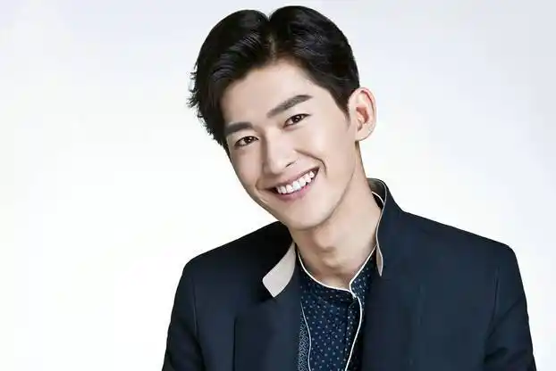 爱上单眼皮男明星,杨洋,黄轩,赵又廷你更喜欢谁?_气质_男星_眼睛