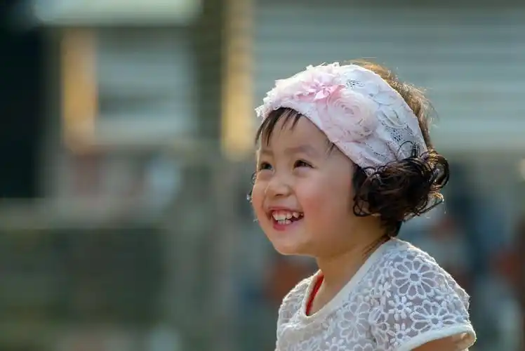 (萌神)记忆里爱笑的小姑娘