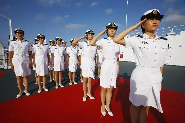 charm of female navy soldiers on "peace ark"