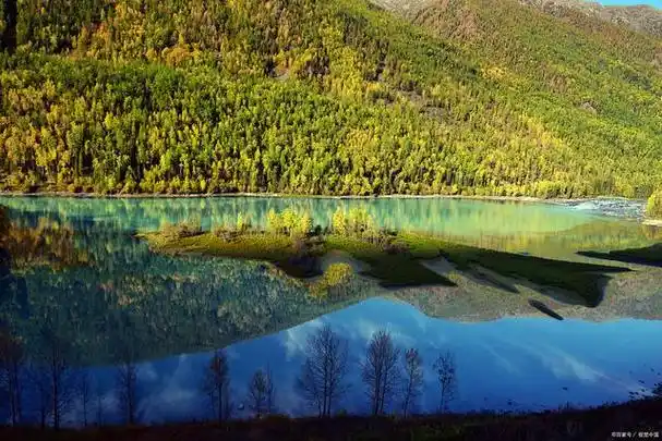 这片风景如画的地方以其神秘而壮美的自然景观吸引了无数游客.