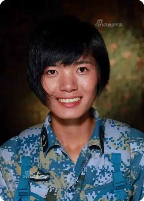 当年的詹道美是"超级女兵"的第一名.