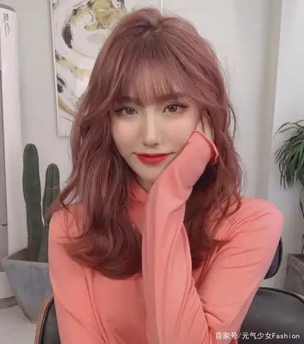 "黄头发"老气过时?2020流行这4种显白发色,百搭又高级