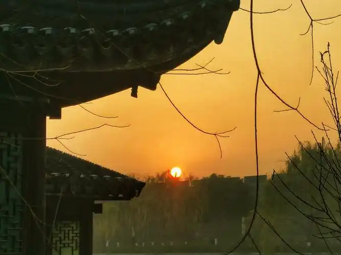 日出东方金光破晓