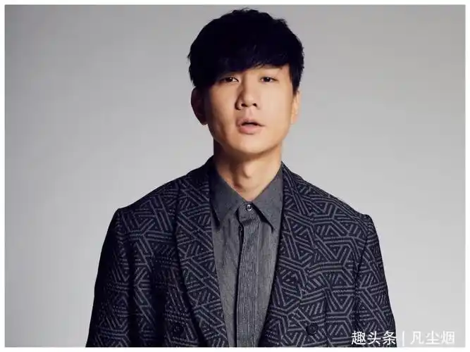 在林俊杰观念里流水的发型,铁打的刘海录制《跑男》前林俊杰要求化妆