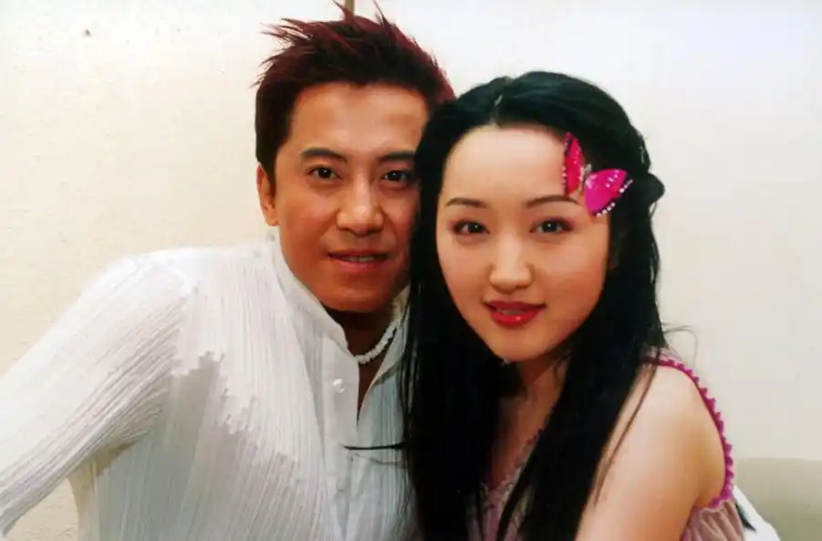 杨钰莹:和赖文峰谈恋爱从没后悔过(组图)