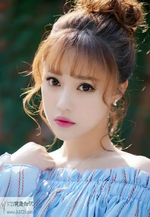 年轻女演员蓝格