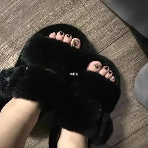 快过年了想做个爆闪的脚指甲和美甲