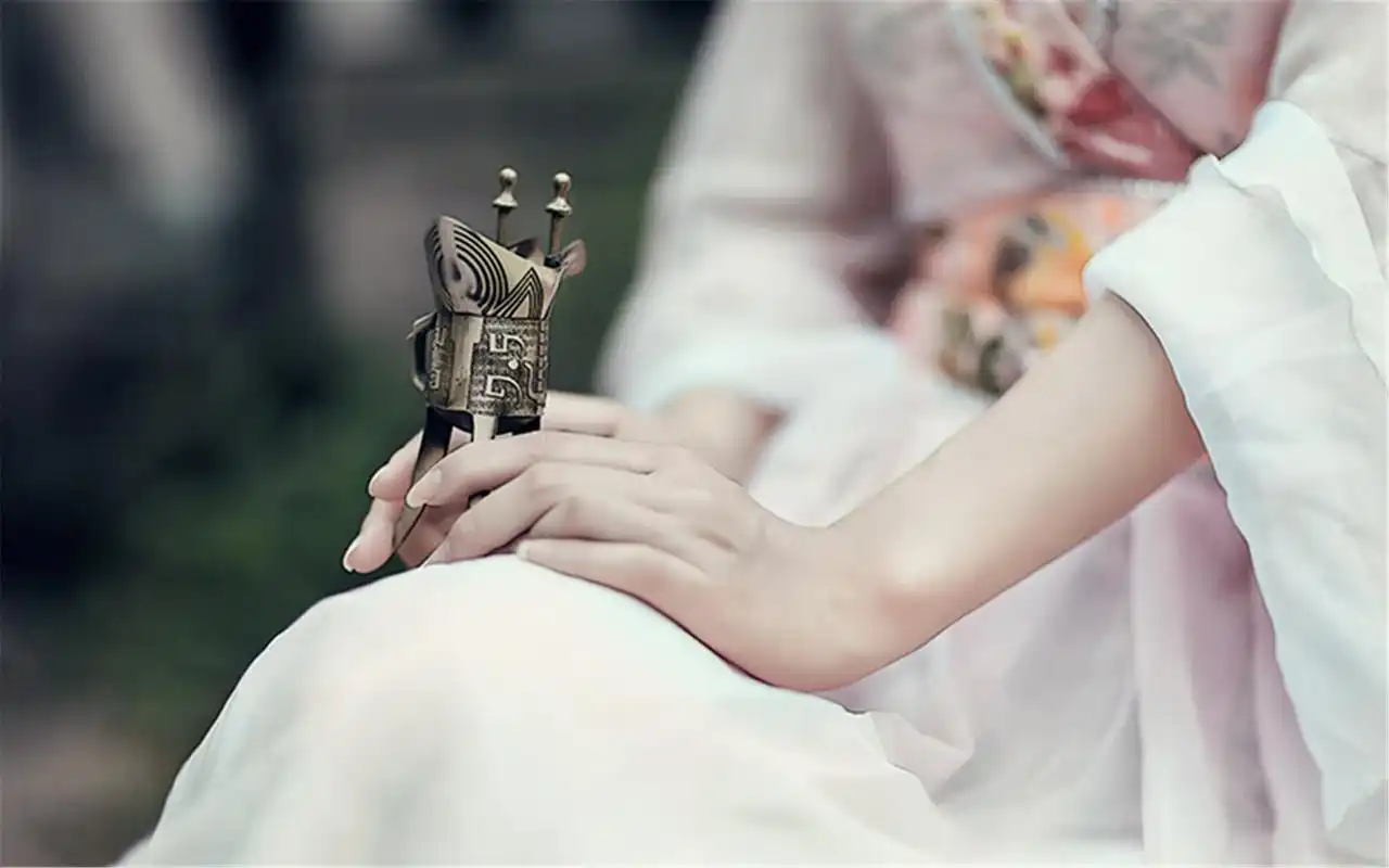 江南水乡优雅古装美女古典美写真桌面壁纸