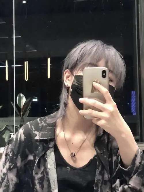 日系少年感短发女生狼尾发型推荐