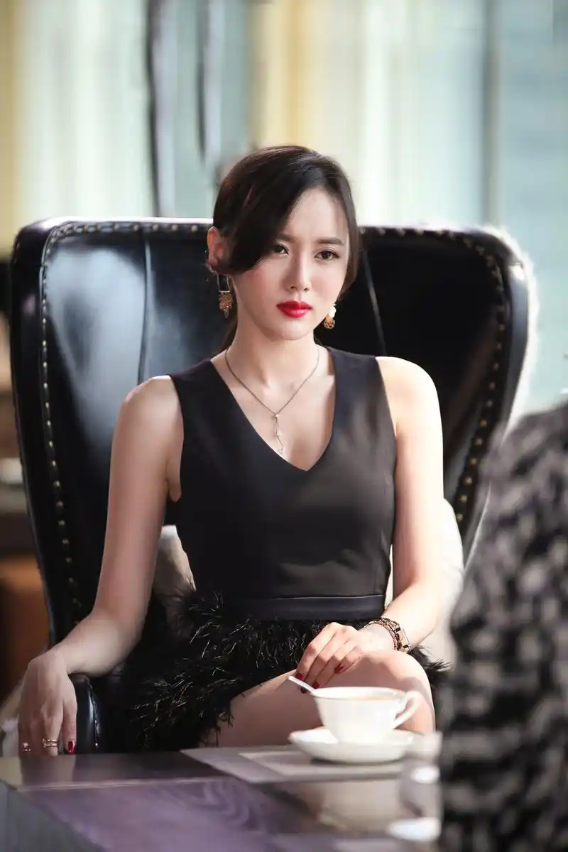 褪去演员的光环,生活中的江铠同也是充满元气的可爱姑娘.