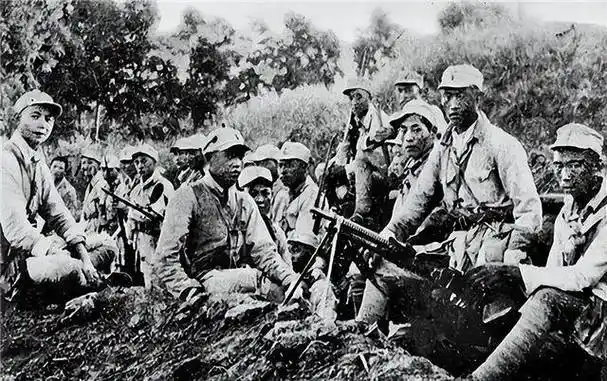 我军战斗中缴获两挺机枪,战士们高兴地擦拭,忽然发现个大问题_日寇_弹