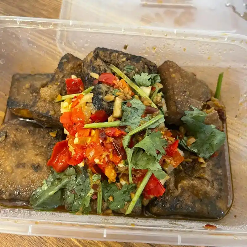 今天整栋楼每人赠送一份文和友臭豆腐 - 抖音