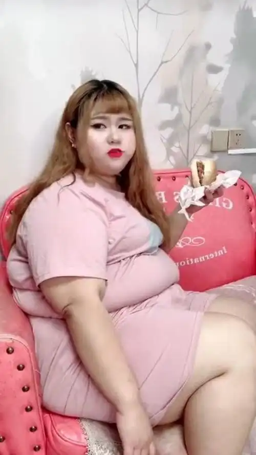 听说有人喜欢胖嘟嘟的女孩子