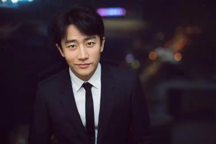 黄轩资料个人资料(霉了13年,35岁终于火了)