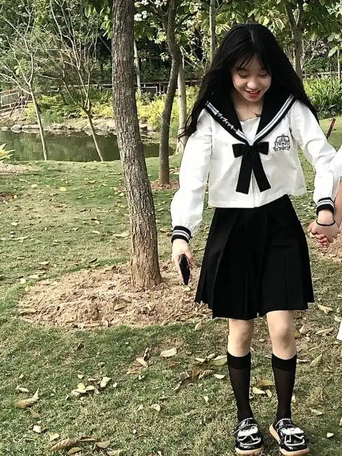 店铺:薇薇菲这家店的价格都很白菜!单裙子一条的话2