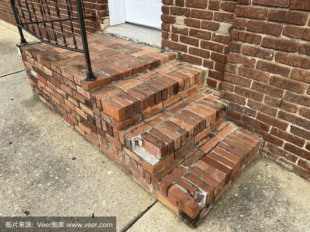 旧砖台阶小巷入口