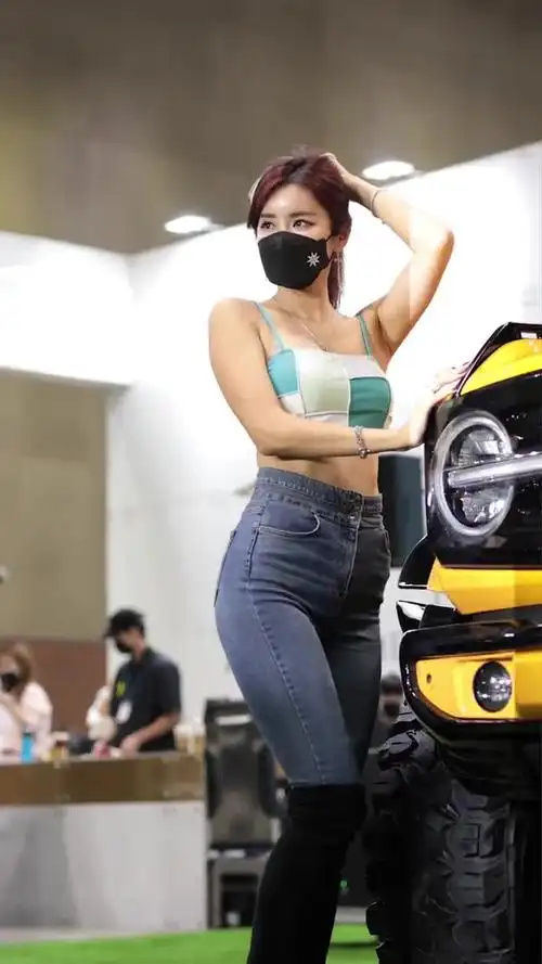 韩国牛仔裤车模美女,身材真的好呀,大家怎么看?