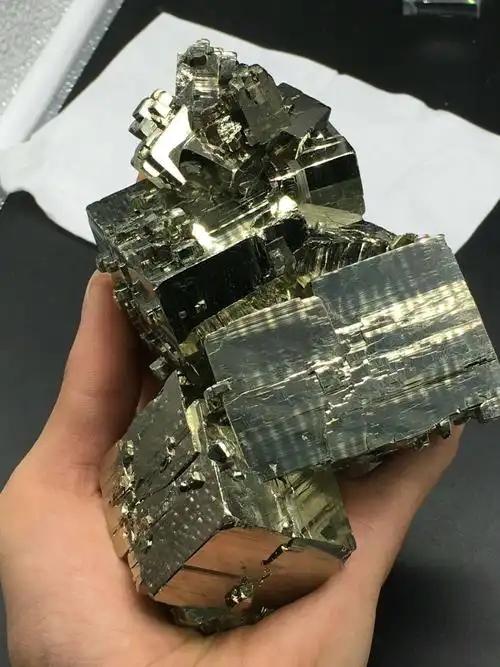 黄铁矿二次结晶