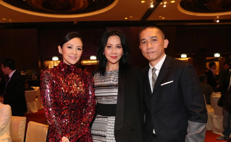 刘嘉玲章子怡再次同框合照一个气场足一个秀美腿两人不相上下