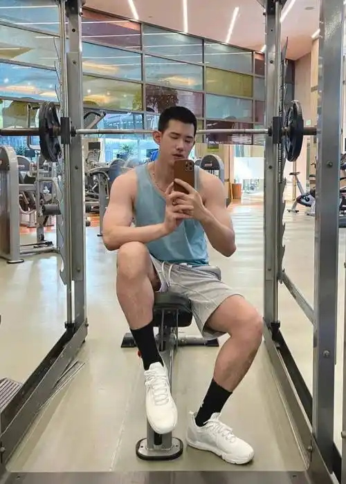 也让他身材没走形8915在颜值上也有改变,会保养的男人真的是老的