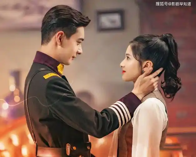 《流光之城》许魏洲靠手毛出圈,白净长相和浓密毛发,有违和感_景甜_冯