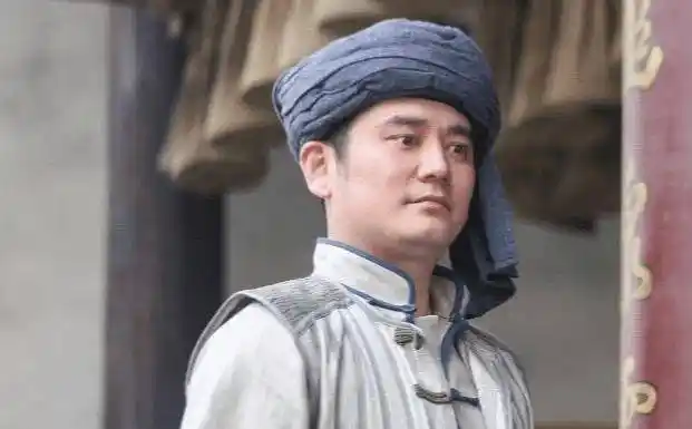 原创 钱枫当兵时的旧照曝光,身材瘦削气质出众,与现在像两个人!