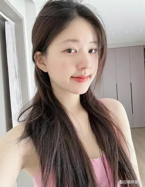 赵露思素颜健身照,颜值逆天身材好到爆