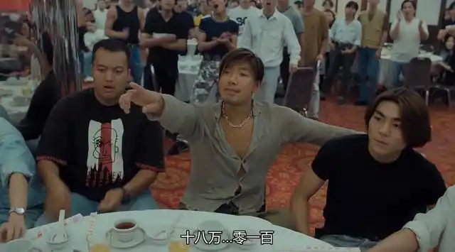 有一场戏十分的经典,张耀扬扮演的乌鸦,是如此的飞扬跋扈,生性凶残.