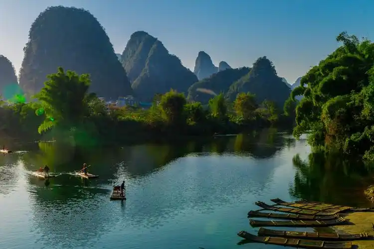 去年年末,行走在桂林山水之间,这是我眼里我镜下的桂林美景之一,阳朔