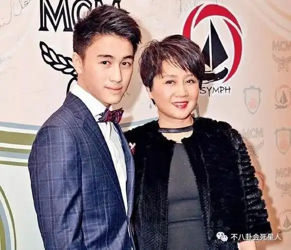 和kimmy lim分手后,何猷君又和香港女团成员袁紫侨相恋,恋情不足1年