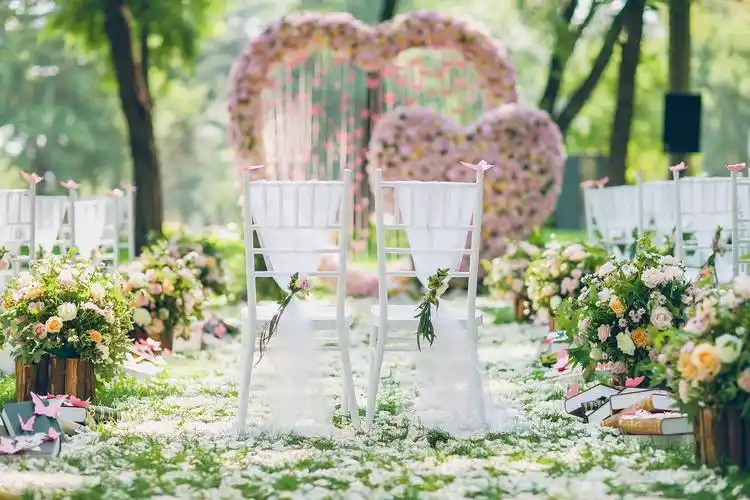 爱丽丝仙境梦幻草坪婚礼 为每位新娘打造独特唯一的私人定制版婚礼