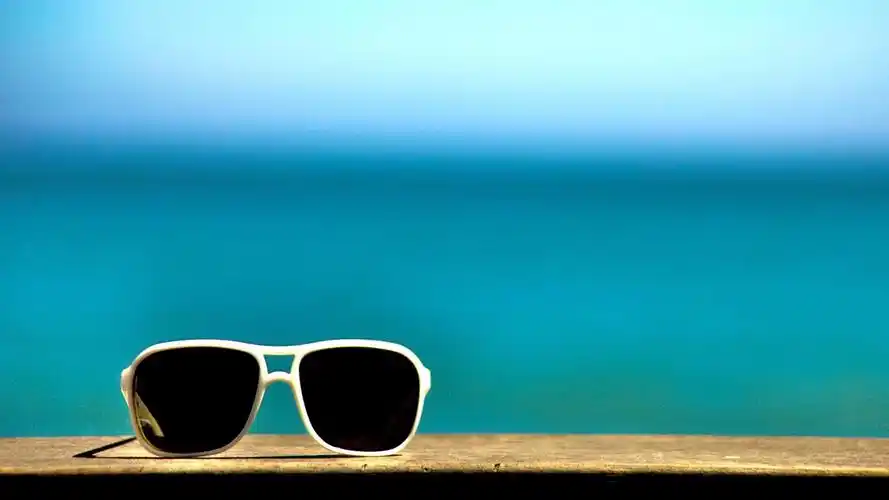 小墨镜 非主流壁纸 非主流图片大全 非主流桌面壁纸大全 免费非主流