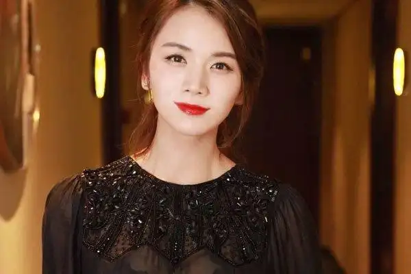 陈思诚前女友曹曦文离婚了和一个很有钱的富人结婚