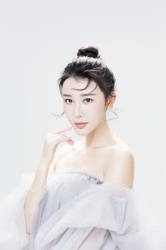 太古神王热拍人气女星侍宣如化身霸气阁主